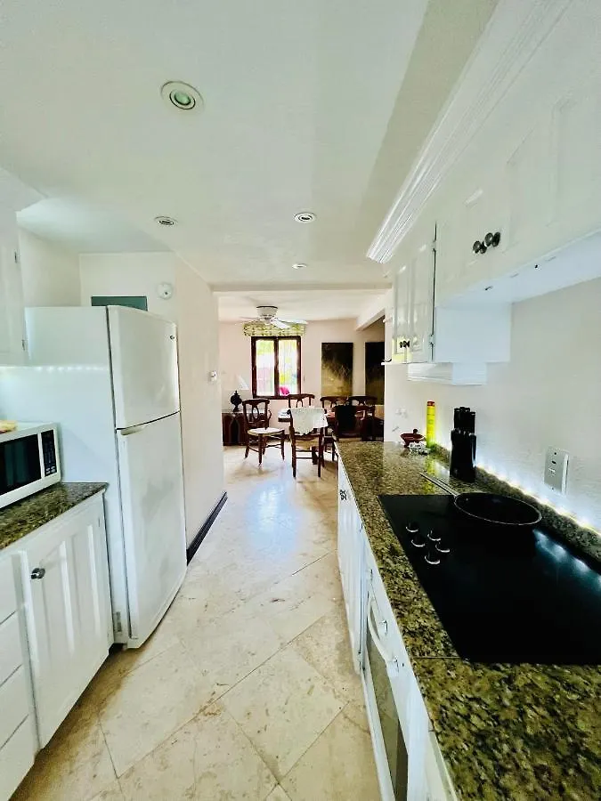 Villa Mango Crescent Saint James 0*,  Barbados